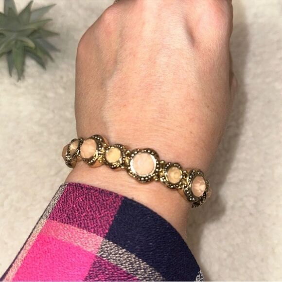 Vintage Gold Tone Peach Nude Rhinestones Stretch Bracelet - Picture 3 of 8